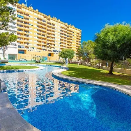 In Overlooking The Swimming Pool Apartamento *