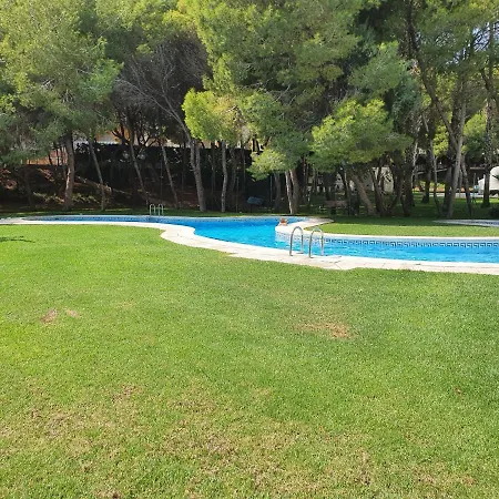 In Overlooking The Swimming Pool Apartamento *